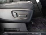 パワーシート搭載。微妙な調整が手軽にでき、ピッタリのポジションで運転することが可能です。