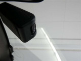 安心装備ドライブレコーダーを装備しています。自車の走行状態を常に録画しています。