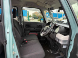 運転席は足元広々です。リラックスして運転できますね。