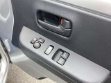電動格納ドアミラー、全席パワーウインドウ装備です◎