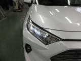 精悍な3灯式LEDランプ+LEDクリアランスランプ+LEDデイライト(オートレベリング機能付)