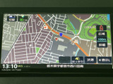 高精細な地図表示で、目的地までの道順をしっかり確認できます。渋滞情報もリアルタイムで表示され、スムーズな移動を支援します。