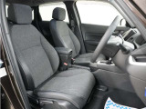 運転席のスペースはゆったりしていて、視界も広く確保されているので普段の運転からロングドライブまで快適です。