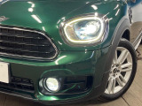 ●LEDヘッドライト:夜間走行時も良好な視界を確保し安心して運転できる高輝度LEDヘッドライトを装備!点灯速度が早く、消費電力も抑えられています。