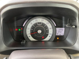 視認性の高いメーター類で、運転に必要な情報を的確に把握できます。運転に集中できる、シンプルで分かりやすいデザインです。
