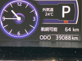 視認性の高いメーター類が、運転に必要な情報を的確に伝えます。走行状況を把握しやすく、安全運転をサポートします。
