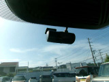 もし事故に遭遇してしまったら、あおり運転の被害にあったら・・不安ですよね、そこで運転中の映像と音を記録するドライブレコーダーです!万が一の備えに☆勿論、ドライブの思い出にも大活躍♪