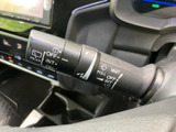 雨天時でもクリアな視界を確保できるワイパーレバー。操作も簡単で、運転の安全性を高めます。