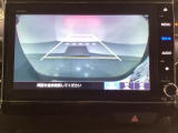 バックでの車庫入れも安心です! リアカメラが付いているバックモニター付のナビを装備しております。操作線もついており距離感も画面から確認できます。