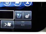シートと体の間に溜まる熱気を吸い込むベンチレーションシステムを採用。