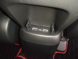 後席用の充電用USBジャックです。