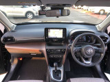 シンプルながら機能性溢れる運転席廻りです。視界性もよく、運転しやすいですよ。