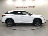 【まるごとクリーニング】シートを取り外し、車内を徹底洗浄。隅々まで丁寧に仕上げています。
