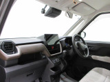 ダイハツのお店では、ダイハツ車を知り尽くしたプロフェッショナルが、専用の診断機器を使って各システムを点検しております。