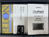 スマートキーは鍵をバッグに入れたままでもドアロックの開閉やエンジンのON・OFFができます。夜間や雨の日も鍵を探さなくて良いので便利です。