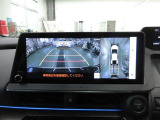 車両を上方から見たような映像をナビ画面に表示するパノラミックビューモニターです。