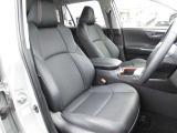 【内装】RAV4の車内です♪もちろん、フロアマットもついてますよ〜!