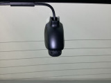 後方にもドライブレコーダーのカメラが付いています。前後両方でお車の周りを監視・記録いたします。