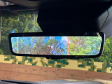 【デジタルインナーミラー】後席の大きな荷物や同乗者で後方が確認しづらい時でも安心!カメラが撮影した車両後方の映像をルームミラー内に表示。クリアな視界で状況の確認が可能です!