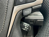 【レーダークルーズコントロール】ミリ波レーダーが車間距離を測って設定車速内で車速に比例した車間距離を保ちながら追従走行する装置で近づきすぎたときは自動でブレーキし、離れすぎたときには自動増速もする。