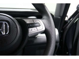 Hondaセンシングの機能のひとつ、アダプティブクルーズコントロール付!アクセルから足を離しても設定したスピードと前車との車間を保ち走行してくれます!車線維持もアシスト☆高速道路で疲労軽減ですね☆