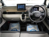 運転にかかわる様々な操作を安全に行えるように視点移動が少なく、操作性に配慮されたスイッチ類が凝縮されたコクピットです。