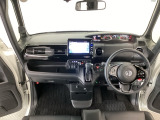 【前方視界】開放的な前方視界!運転がしやすく疲れにくいです♪窓が大きく、見通しがとっても良いおクルマですよ♪