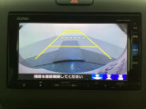 バックでの車庫入れも安心です! リアカメラが付いているバックモニター付のナビを装備しております。操作線もついており距離感も画面から確認できます。