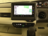 ナビゲーションはフルセグTV、インターナビ対応のGathers純正メモリーナビを搭載しています。Bluetoothオーディオ機能がありますので、スマートフォンなどの音楽も再生できます。