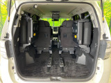【パワーバックドア】スマートキーや運転席のボタンを押すだけでリアゲートが自動で開閉します!荷物を持っている時や、高い位置にあるバックドアを閉める際に便利な機能です♪