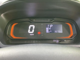 視認性の高いメーターパネル。運転に必要な情報を一目で確認できます。運転状況を的確に把握し、安全運転をサポートします。