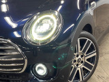 ●LEDヘッドライト:夜間走行時も良好な視界を確保し安心して運転できる高輝度LEDヘッドライトを装備!点灯速度が早く、消費電力も抑えられています。