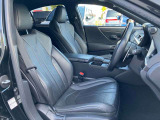 【運転席・助手席】☆ゆったり☆ひろびろ☆の車内スペース♪一人一人の空間に余裕があります♪