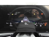 重厚感と安定感があり、同時にダイナミックさも備えるAudiの走り。機能やデザインが革新的なメーター。