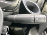 【オートライト】周りの明るさに応じて自動でヘッドライトの点灯・消灯ができる機能です!ライトの付け忘れ・消し忘れなどが無くなり、雨の日や夕方の走行も安心!トンネル通過時も便利ですね♪