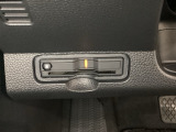 ハンドルの左下にETCがついています。高速道路の料金所の通過も楽々です。 カードの取り出しもしやすい場所についています。