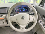 インテリアに合わせたデザインのステアリングは、運転される方のことも考え、運転しやすい形状、大きさです。是非一度、実際に触ってお確かめください。