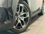 BMW純正アロイホイールはモデルやパッケージに合わせてデザインされています。洗練されたデザインで、足元の個性を引き立てます。