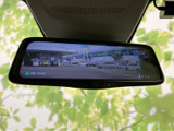 様々な情報を表示できるモニターは、運転をサポートする多彩な機能を提供します。