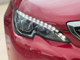ヘッドライトは高効率のLED
