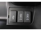 スマートフォンなどの音楽再生が可能なUSB接続ジャック装備車両です♪♪♪