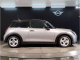 ☆MINIの車の始まりは大人四人がギリギリ乗れるコンパクトな車です!!今となっては3ナンバーですが、もともとは5ナンバーの車でした!!
