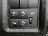 トラクションコントロール装備です。すべりやすい路面での発進時や加速時にタイヤの空転を抑え、駆動力確保に貢献する機能です。詳細は販売店スタッフまでおたずねください。