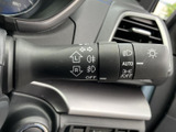 操作しやすい位置に配置されたウインカーレバーは、スムーズな車線変更をサポート。安全運転に貢献します。