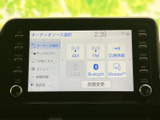 お気に入りの音楽で、車内空間を彩りませんか?様々な音源に対応し、最高の音質で音楽を楽しめます。快適なドライブのお供に最適です。