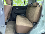 シンプルで機能的なデザインの室内空間。運転に集中できる、落ち着いた雰囲気です。
