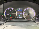 駐車時の安全をサポートするバックモニター。周囲の状況を把握しやすいため、狭い場所でも安心して駐車できます。ガイドライン表示により、よりスムーズな駐車操作を支援します。