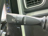 雨の日の運転をサポートするワイパー操作は、簡単に調整できます。視界をクリアに保ち、安全な運転をサポートします。悪天候時でも安心です。