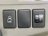 【パワースライドドア】スマートキーや運転席のスイッチでスライドドアの開閉が可能♪電動だから力を入れてドアを開ける必要が無く、小さいお子様でも、重い荷物を持っている時もラクに開け閉めできます♪