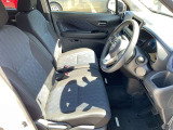 運転席は広々としていて、ゆったりと運転をお楽しみいただくことができますよ。